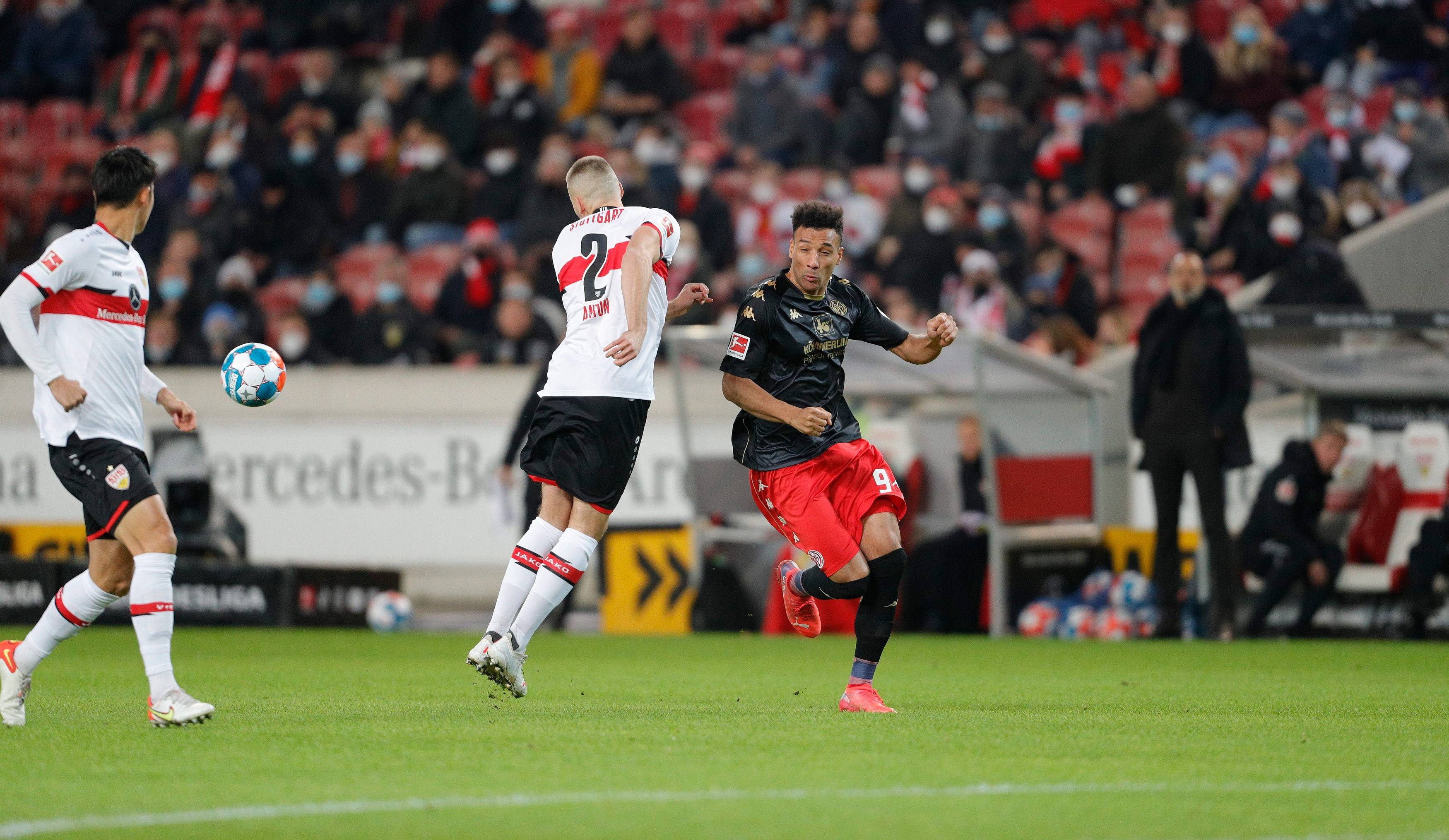 勒沃库森训练开放日；窗口期内部沟通引欢呼；荷甲在即；年轻球员得到机会的简单介绍