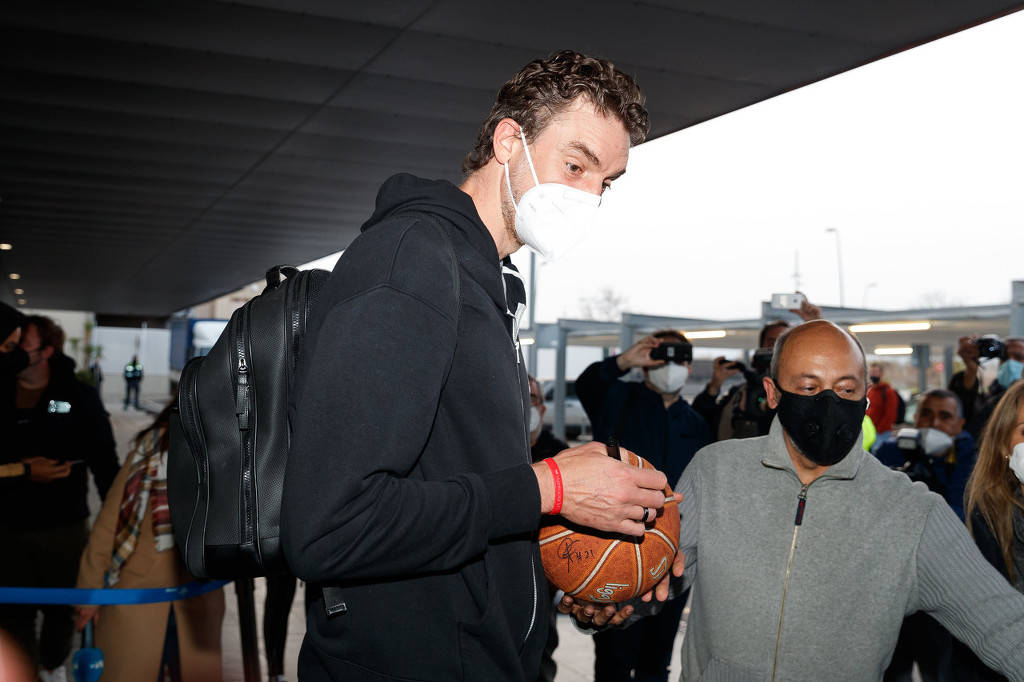 NBA季后赛赛程吃紧,巴塞罗那转会期刷新队史纪录,底气十足,资深球员宣示担当的简单介绍 NBA季后赛赛程吃紧,巴塞罗那转会期刷新队史纪录,底气十足,资深球员宣示担当的简单介绍